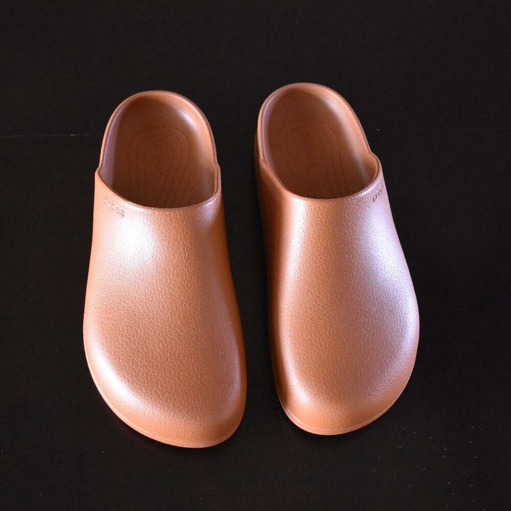 Crocs Dylan Clogs in camel